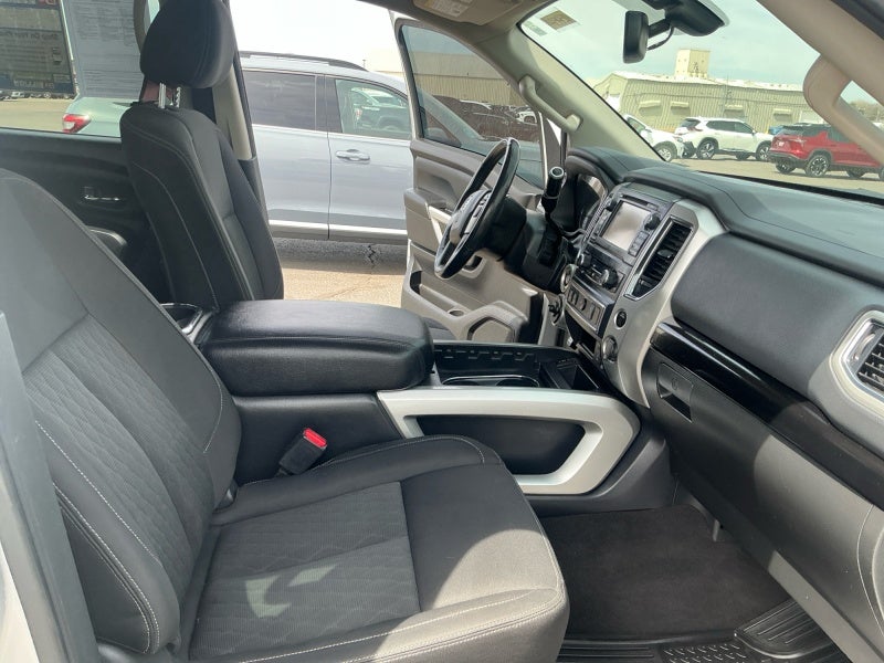 2017 Nissan Titan SV