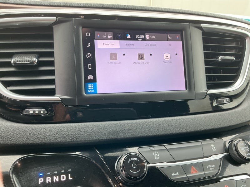 2023 Chrysler Voyager LX