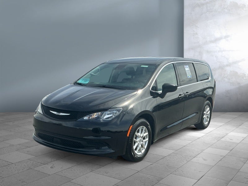 2023 Chrysler Voyager LX's photo