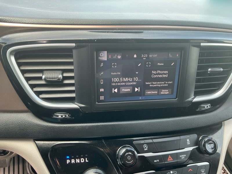 2023 Chrysler Voyager LX