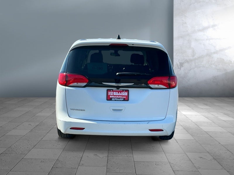 2022 Chrysler Voyager LX