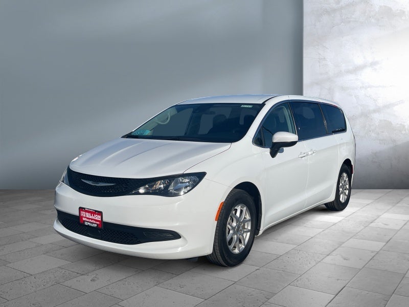 2023 Chrysler Voyager LX's photo