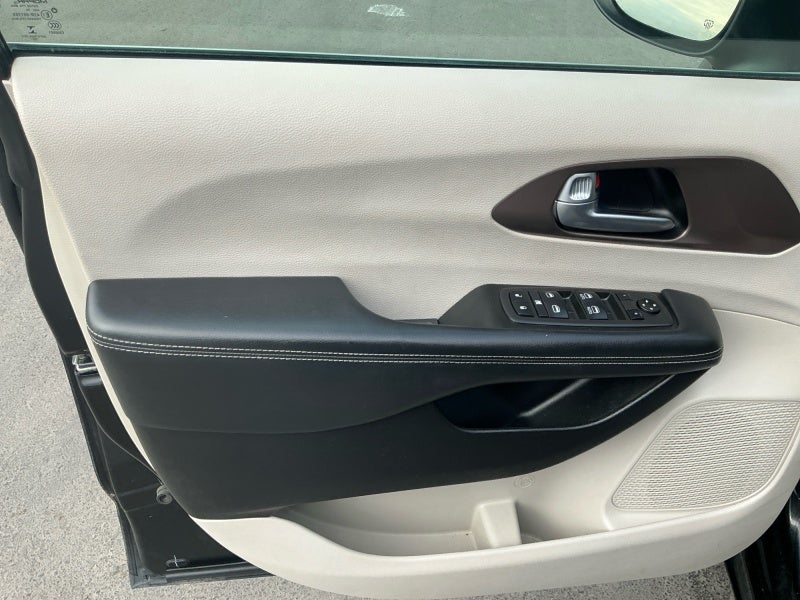 2021 Chrysler Voyager LXI