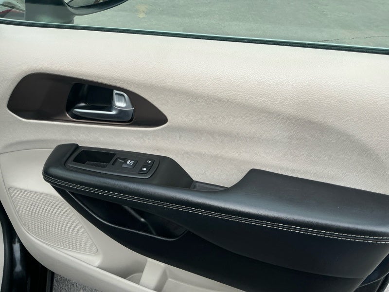 2021 Chrysler Voyager LXI