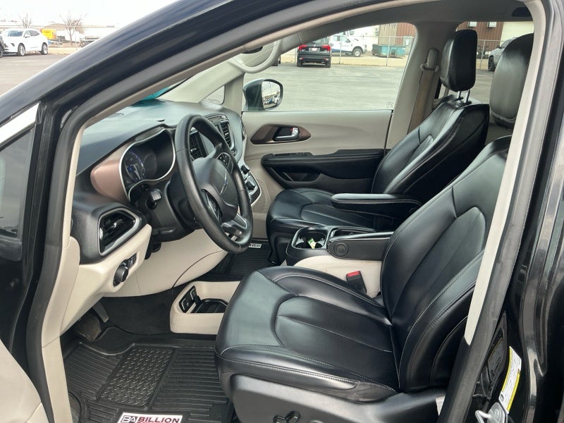 2021 Chrysler Voyager LXI