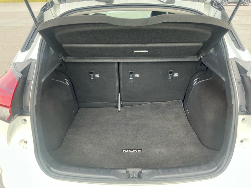 2021 Nissan Kicks SR