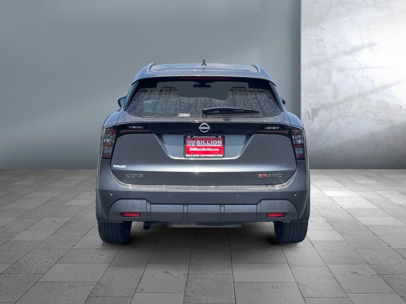 2025 Nissan Kicks SR