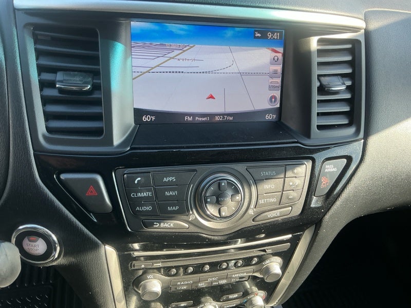 2017 Nissan Pathfinder SV