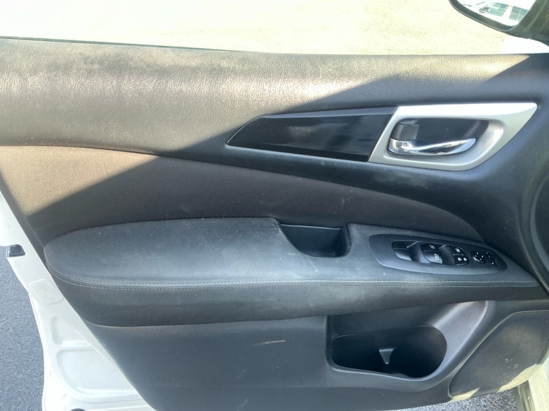 2017 Nissan Pathfinder SV