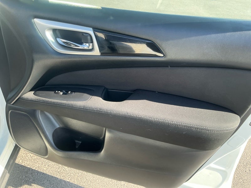 2017 Nissan Pathfinder SV