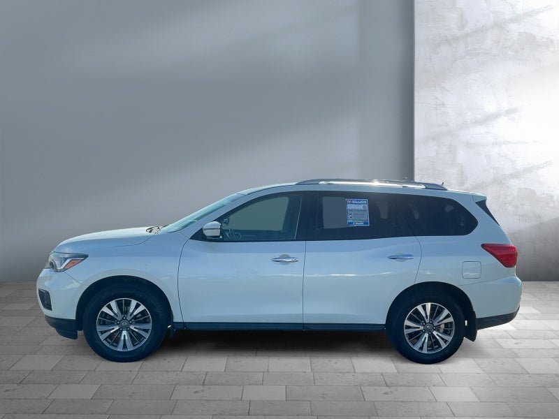 2017 Nissan Pathfinder SV