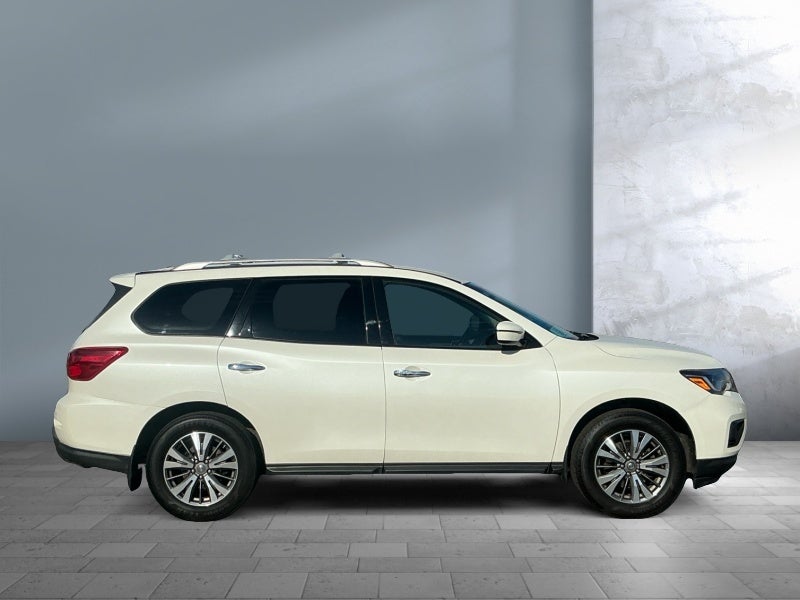 2017 Nissan Pathfinder SV