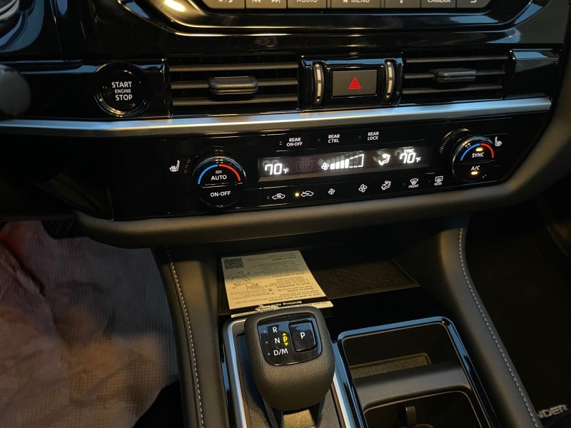 2025 Nissan Pathfinder SV