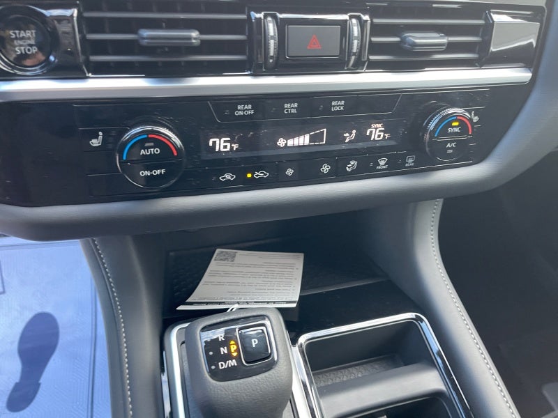 2025 Nissan Pathfinder SV