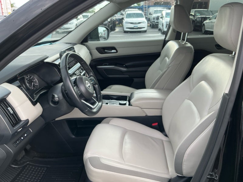 2024 Nissan Pathfinder SL