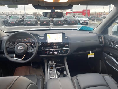 2025 Nissan Pathfinder SL