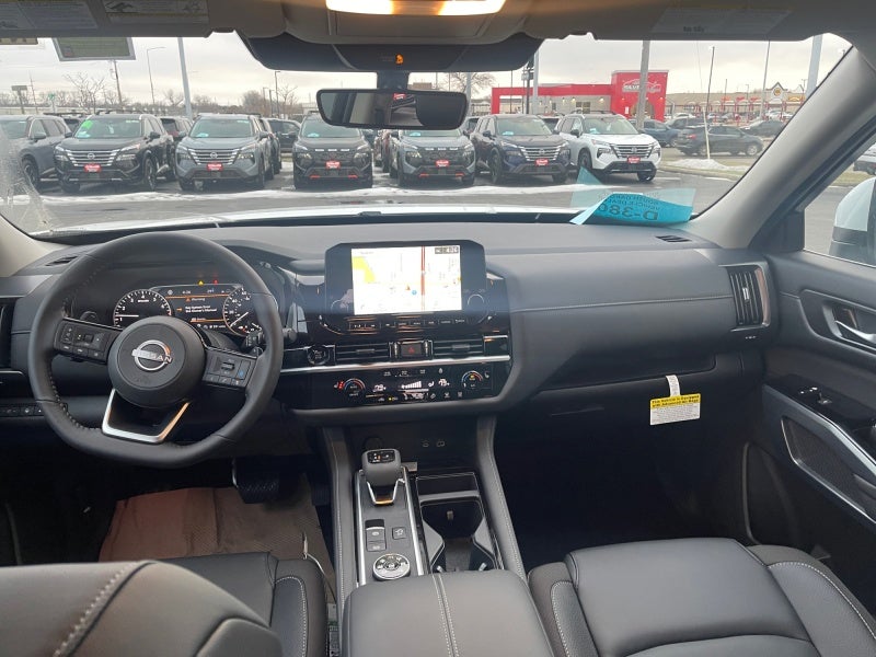 2025 Nissan Pathfinder SL