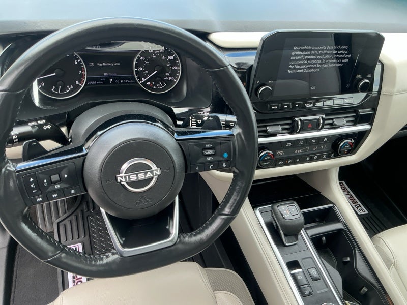 2023 Nissan Pathfinder SL