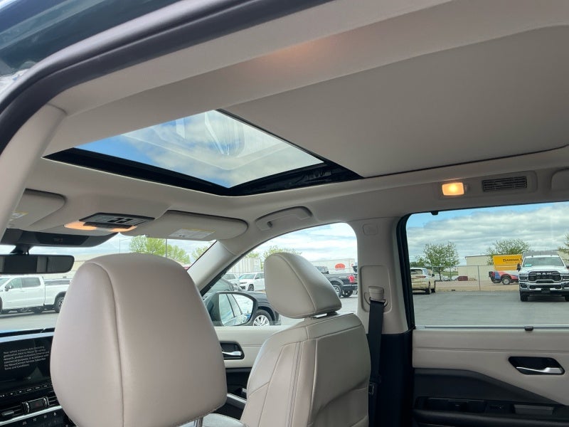 2023 Nissan Pathfinder SL