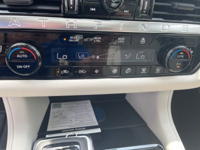 2026 Nissan Pathfinder SL