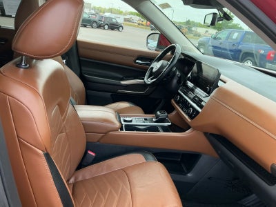 2023 Nissan Pathfinder Platinum