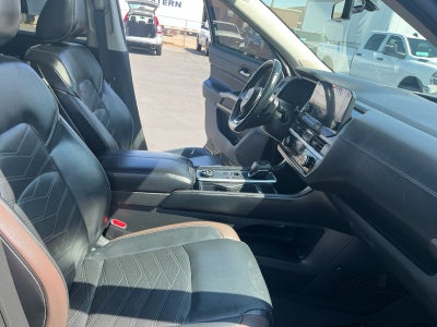 2023 Nissan Pathfinder Platinum