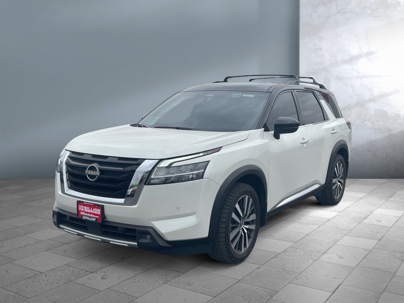 2022 Nissan Pathfinder Platinum 4WD's photo