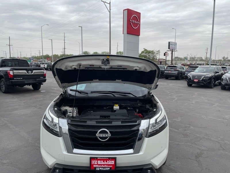 2022 Nissan Pathfinder Platinum