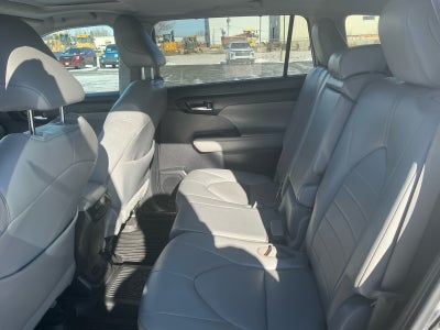 2022 Toyota Highlander Hybrid XLE