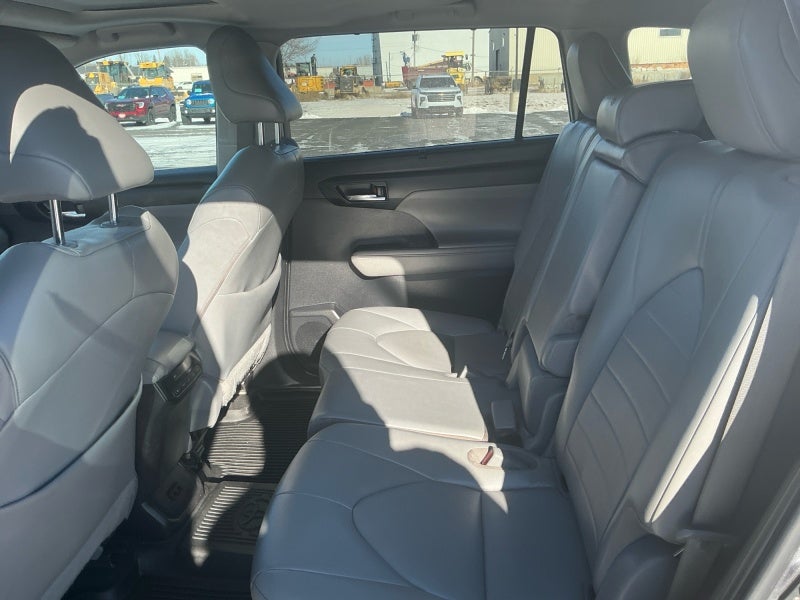 2022 Toyota Highlander Hybrid XLE