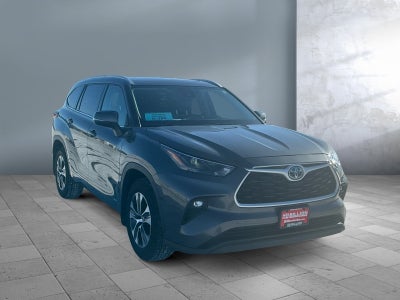 2022 Toyota Highlander Hybrid XLE