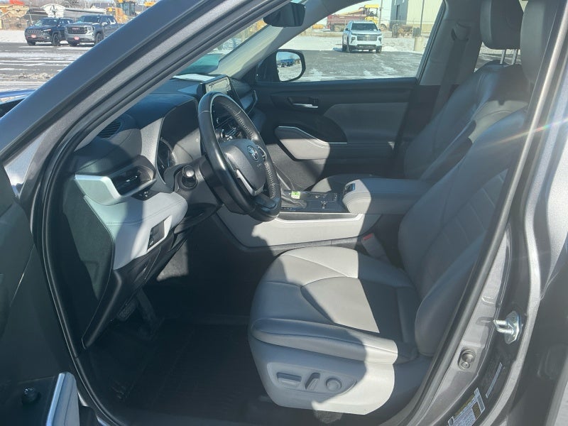 2022 Toyota Highlander Hybrid XLE