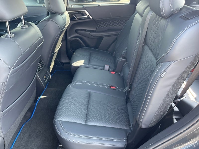 2025 Mitsubishi Outlander Plug-In Hybrid SEL Black Edition