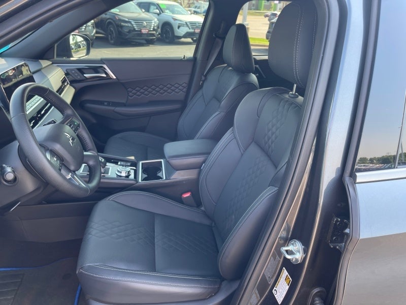 2025 Mitsubishi Outlander Plug-In Hybrid SEL Black Edition